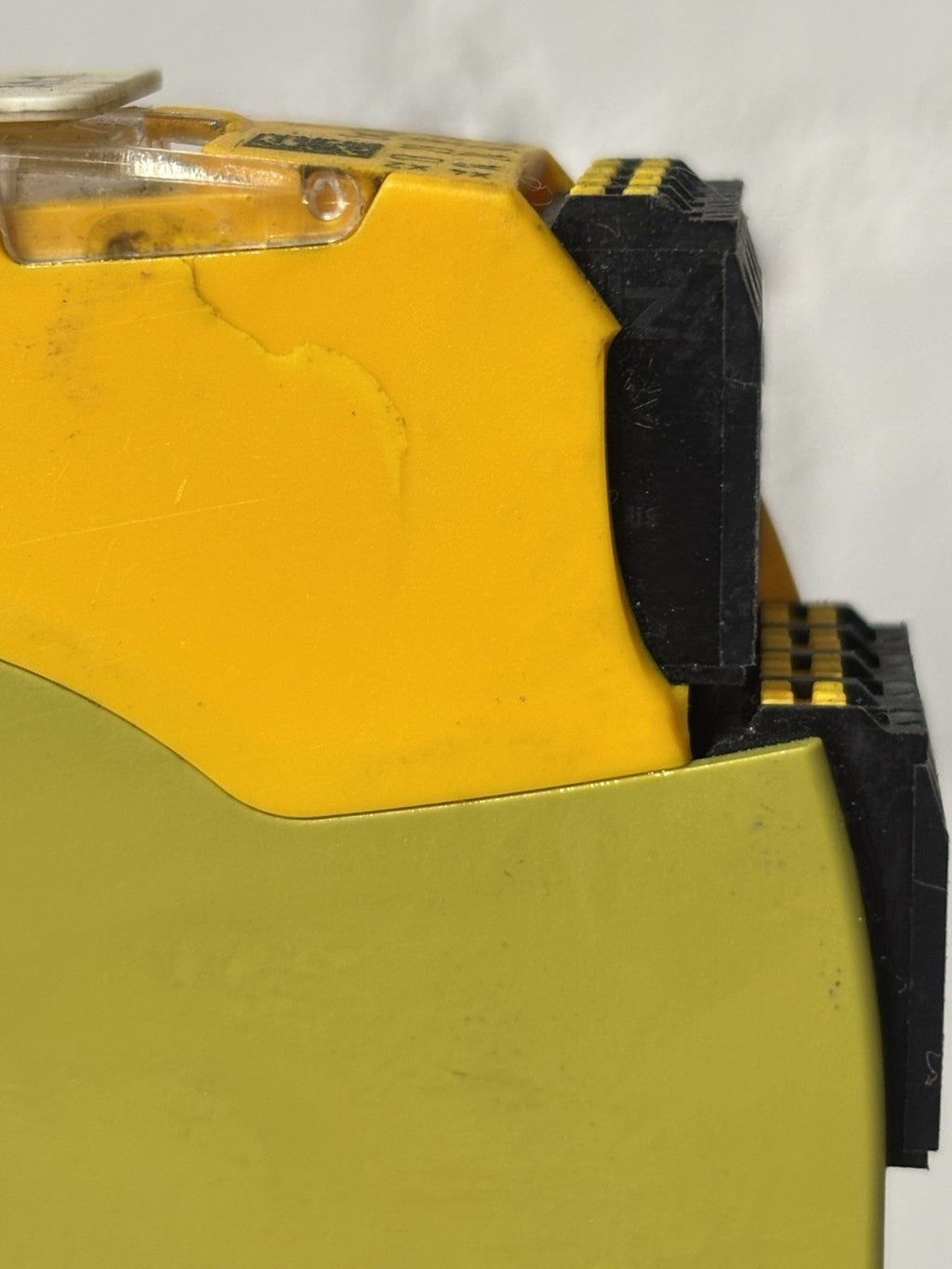 Pilz PNOZ s22 C 24VDC 2x3 n/o 1 n/c 751132