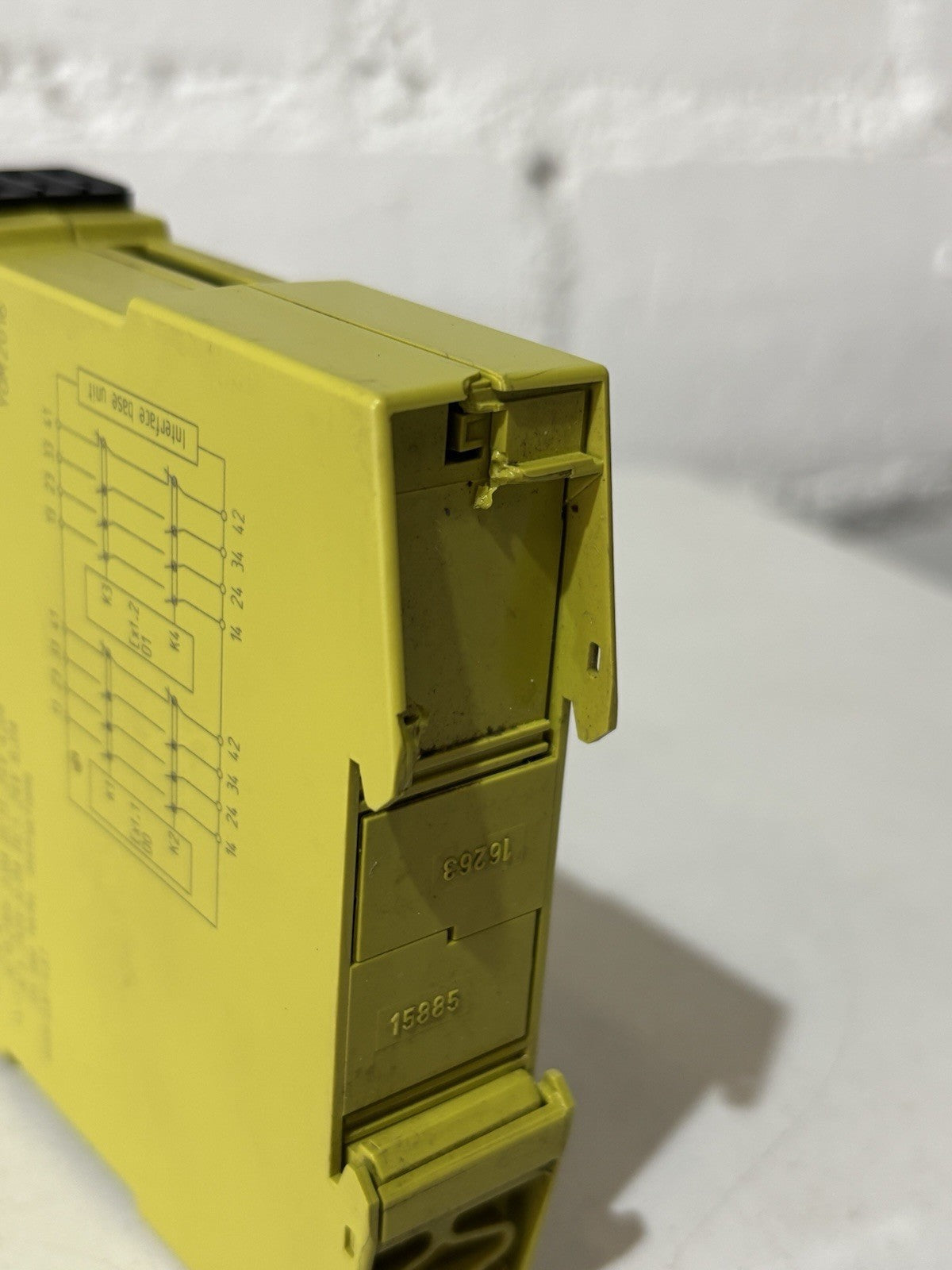 Pilz PNOZ s22 C 24VDC 2x3 n/o 1 n/c 751132