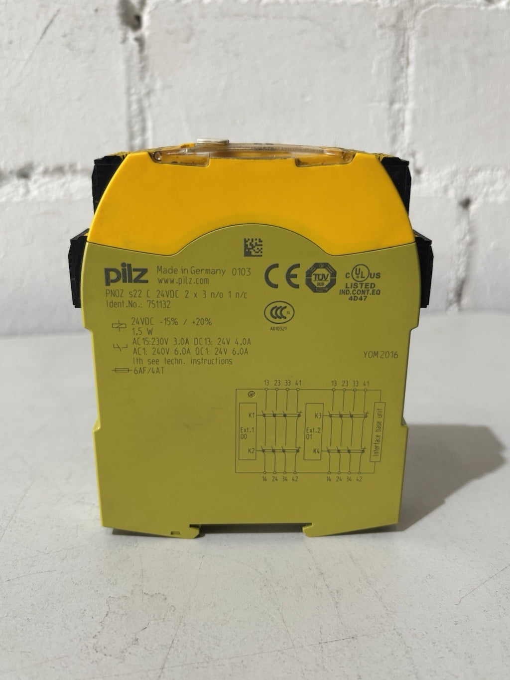 Pilz PNOZ s22 C 24VDC 2x3 n/o 1 n/c 751132