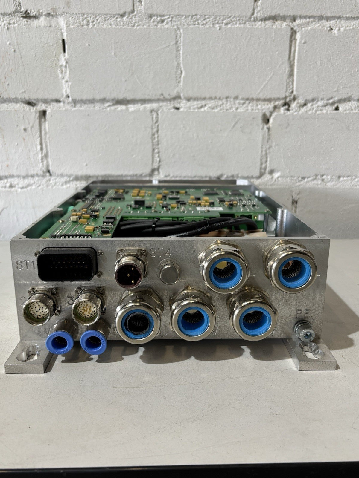 ARADEX VP600 100A1 WI 001 550...720VDC  controlled inverter