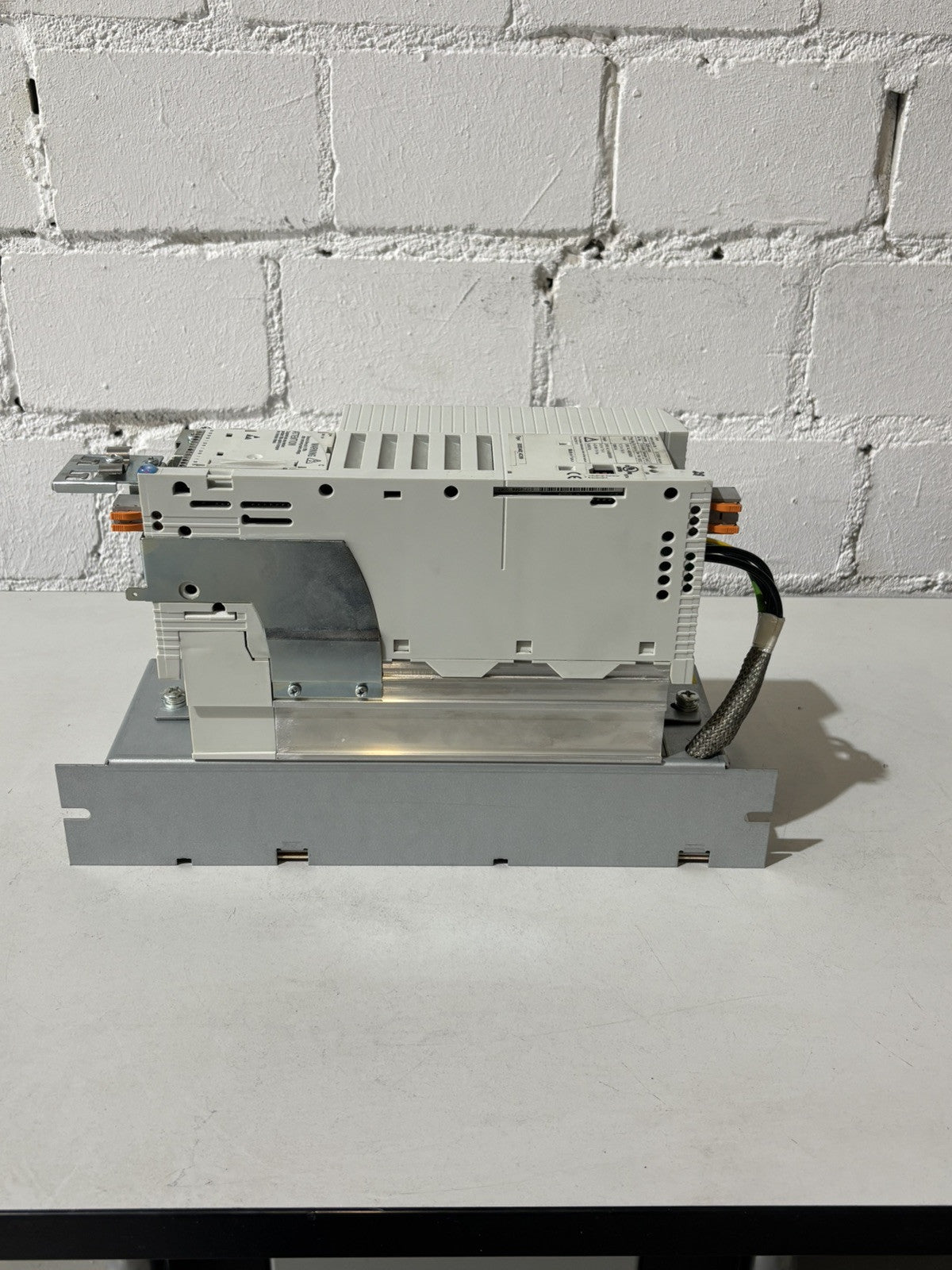 LENZE E82EV402_4C200 ID 13141967 Inverter 8200 vector