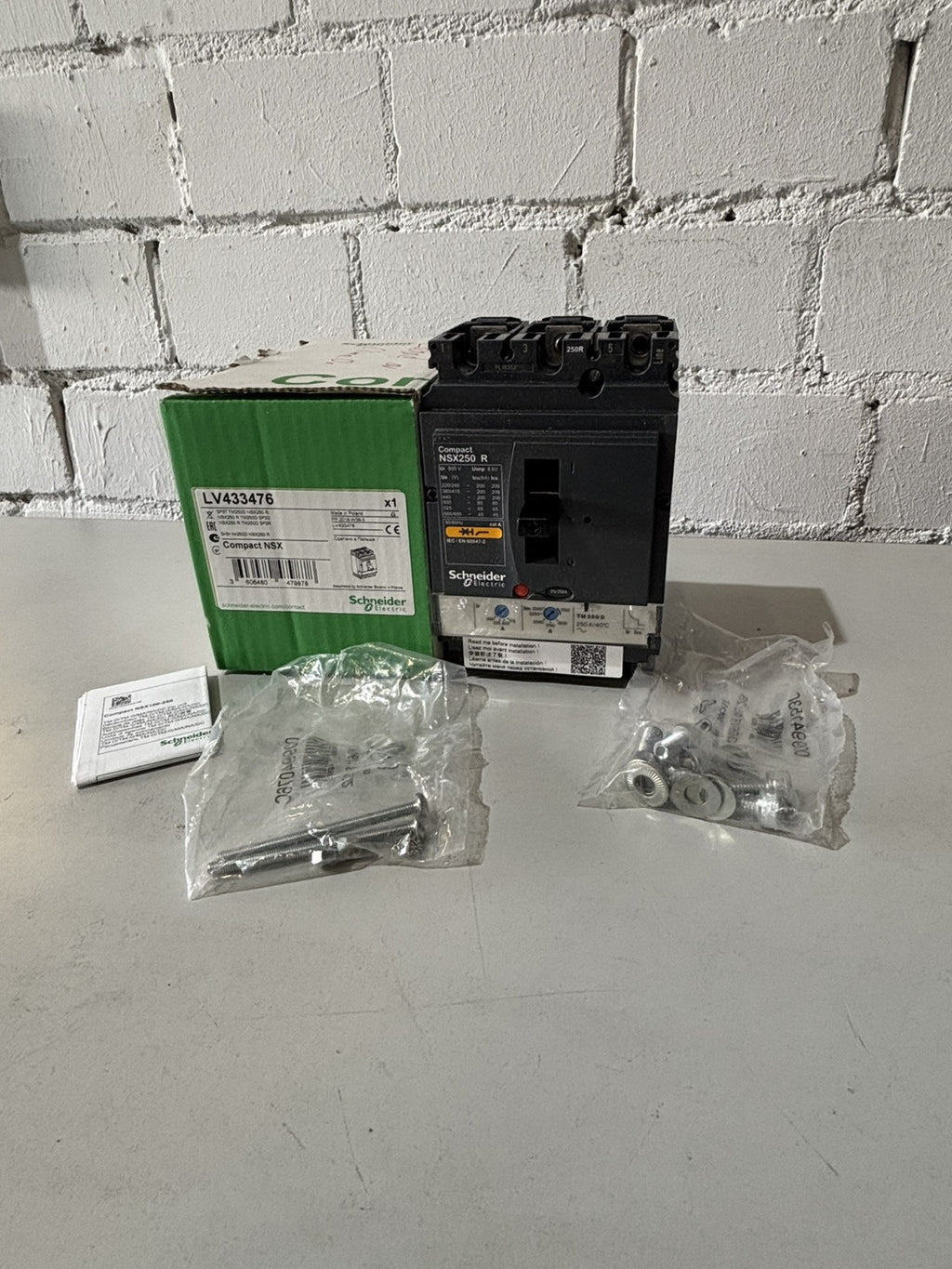 Schneider Electric LV433476 Compact NSX250 R in OVP