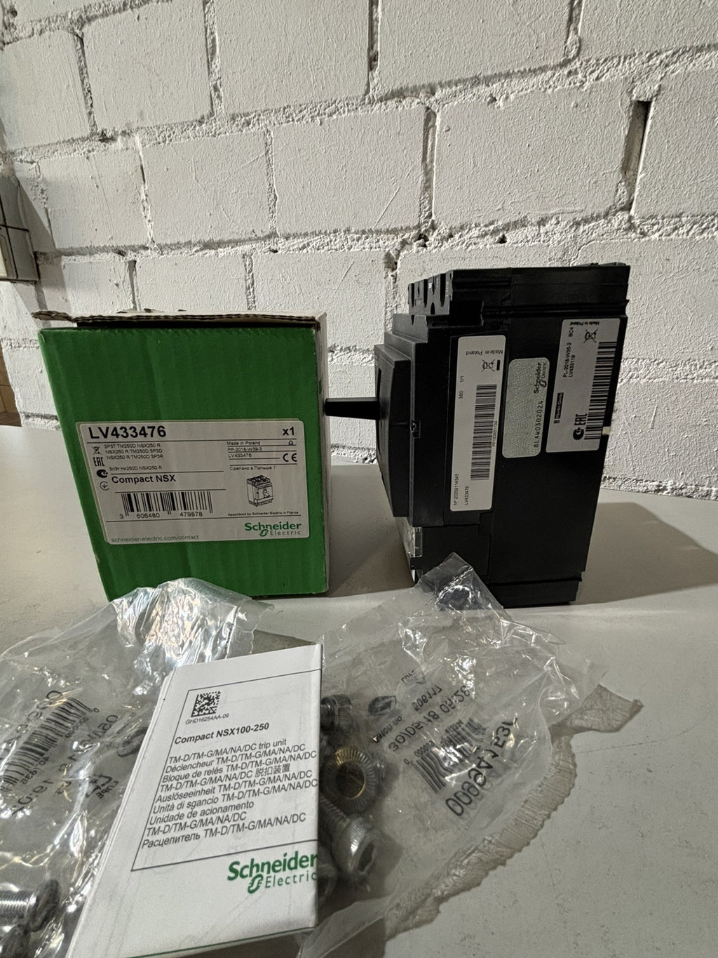 Schneider Electric LV433476 Compact NSX250 R in OVP