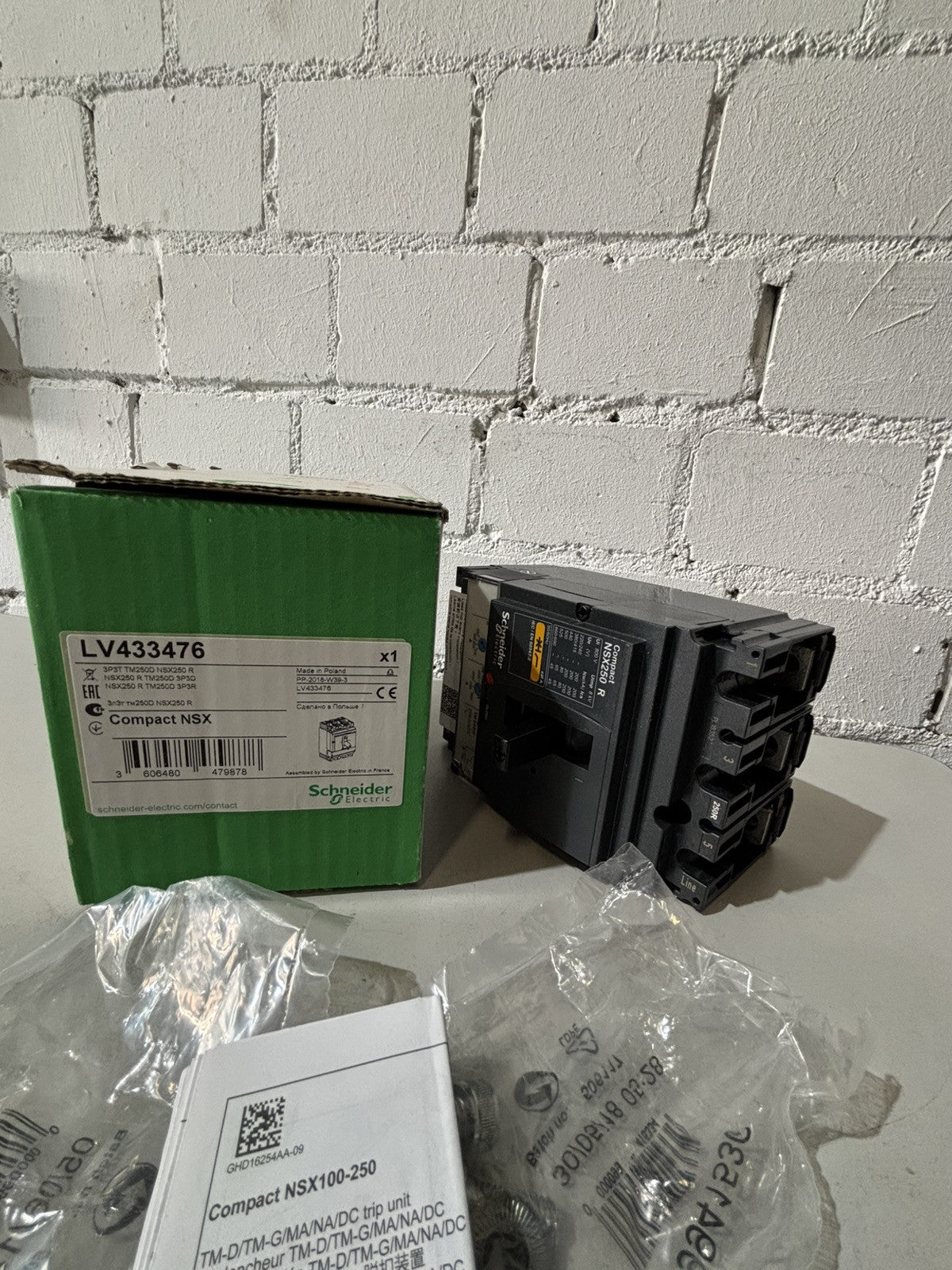 Schneider Electric LV433476 Compact NSX250 R in OVP