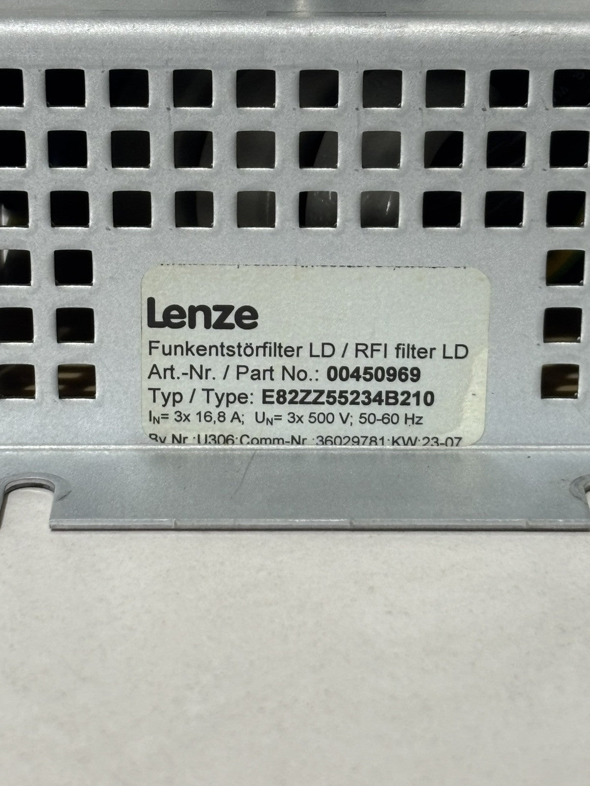 LENZE E82EV402_4C200 ID 13141967 Inverter 8200 vector