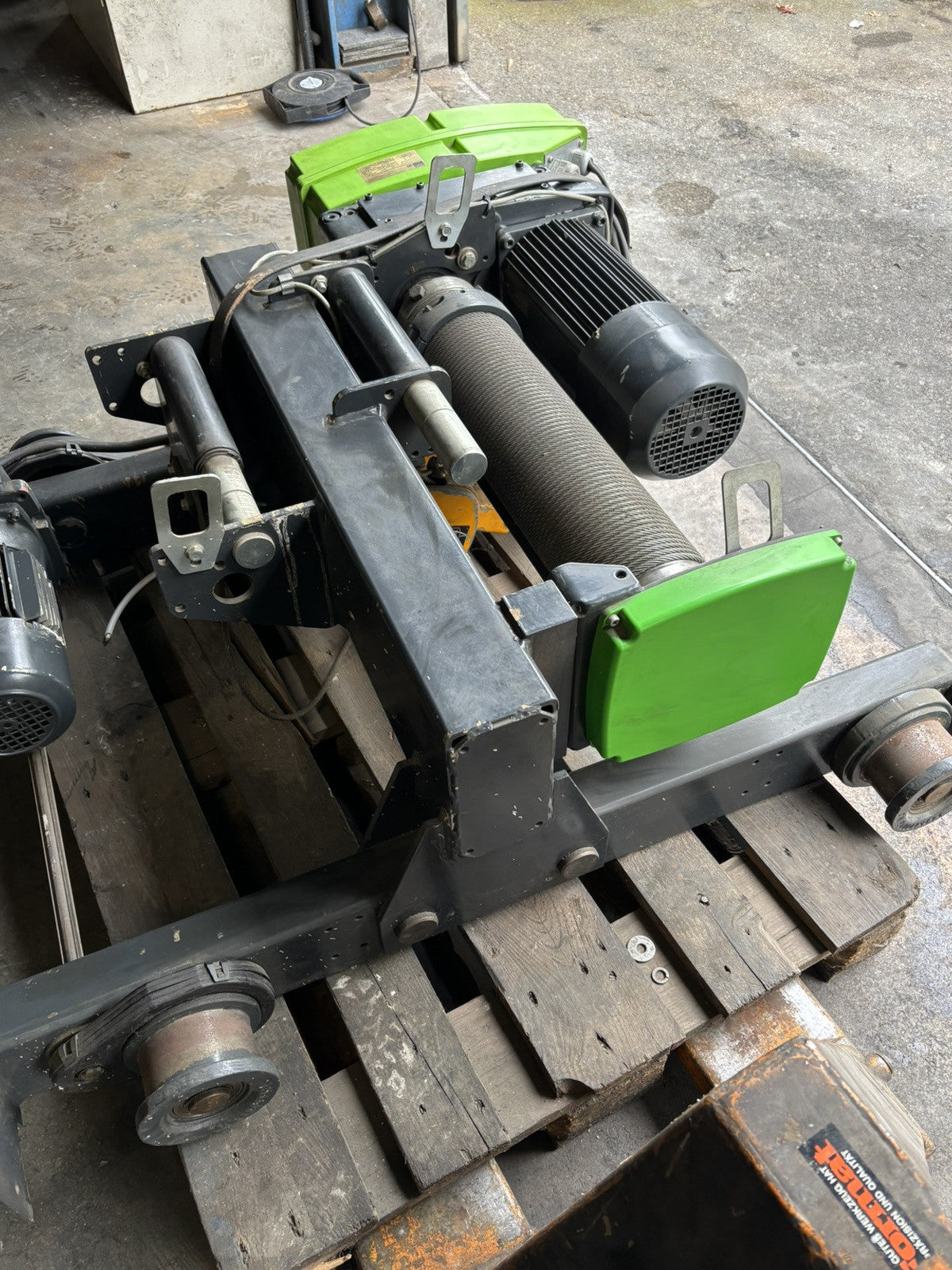 Stahl Kran Seilzug 3200kg Trommel SH 3008-20 4/1 Motor 8/2F12/200.223