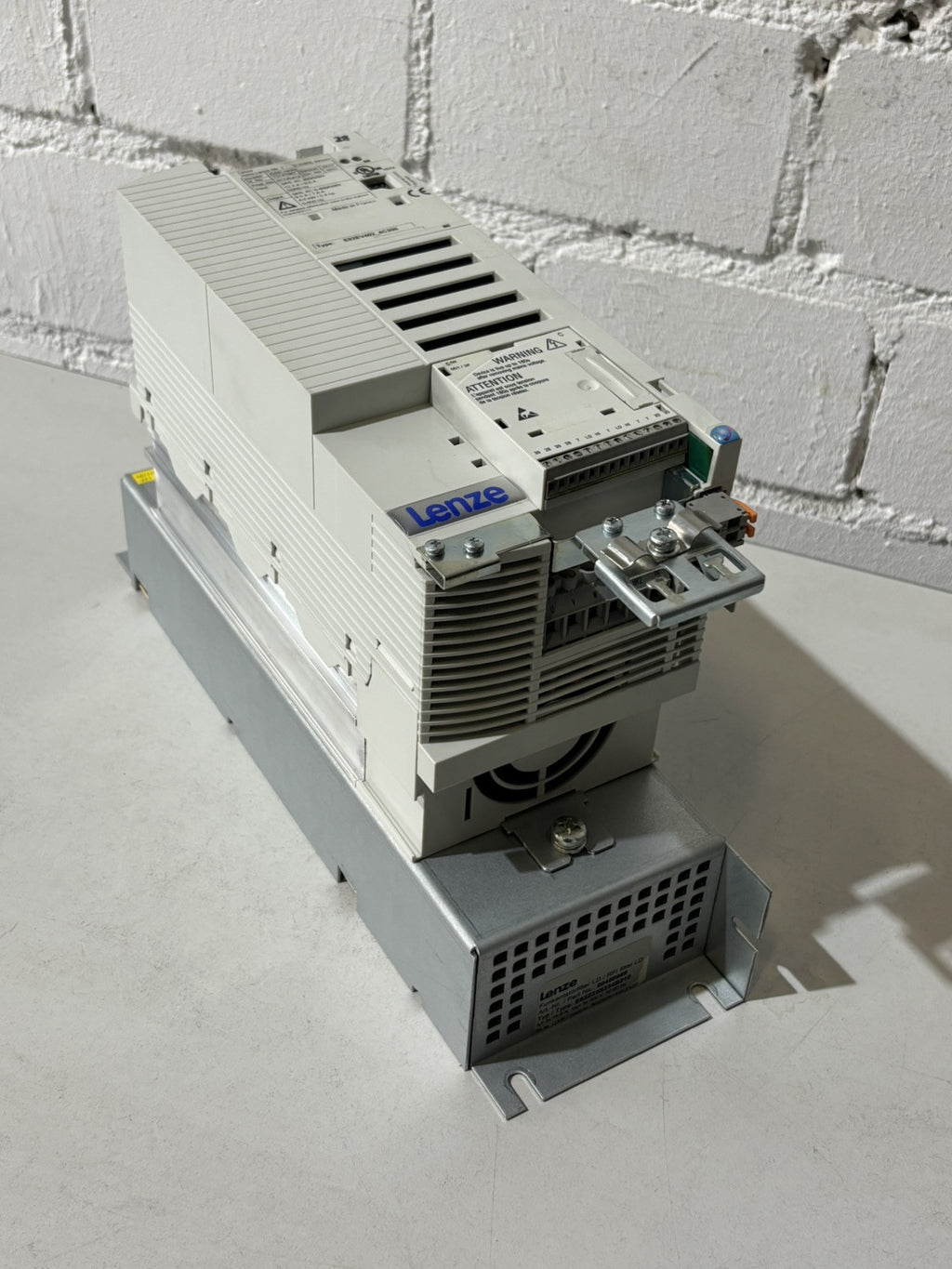LENZE E82EV402_4C200 ID 13141967 Inverter 8200 vector