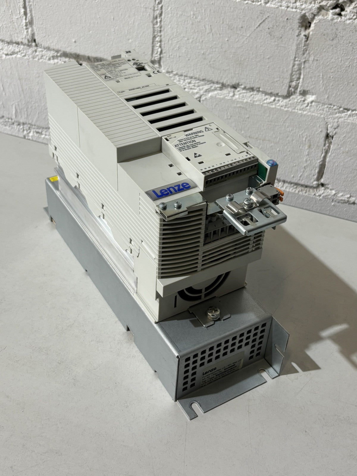 LENZE E82EV402_4C200 ID 13141967 Inverter 8200 vector