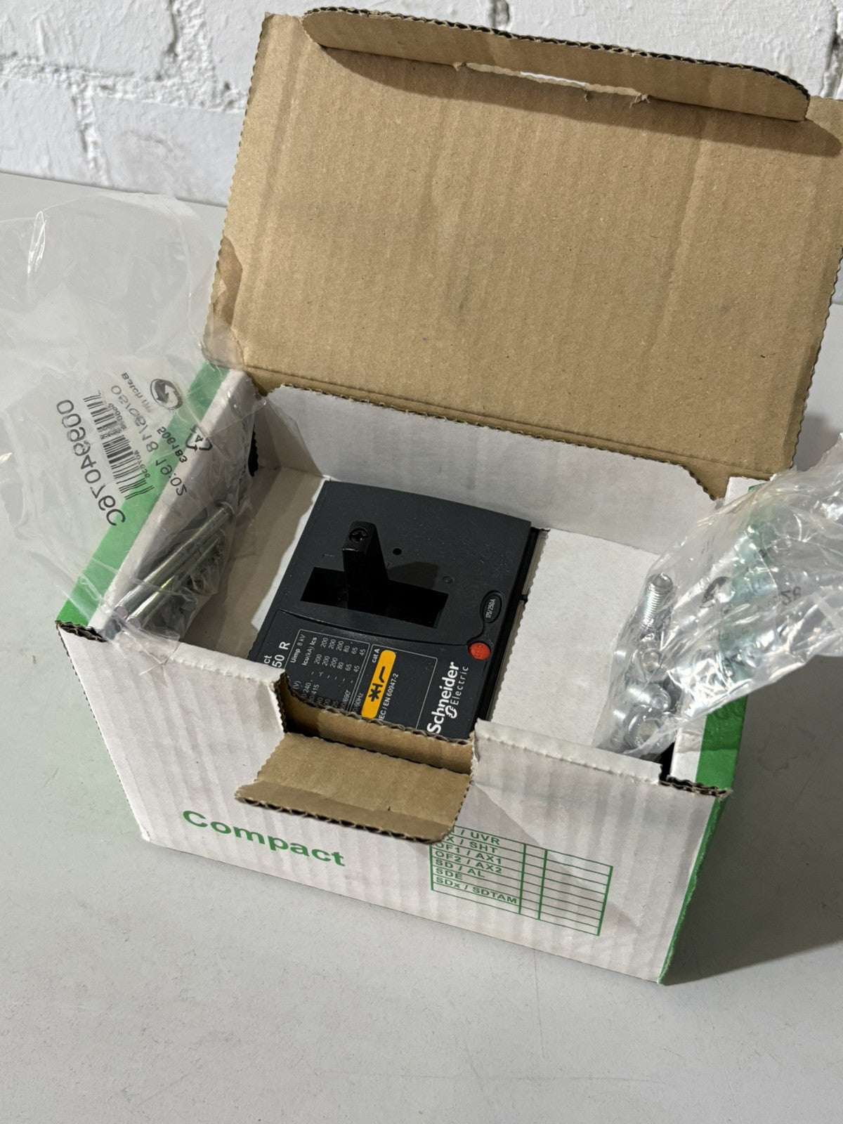 Schneider Electric LV433476 Compact NSX250 R in OVP