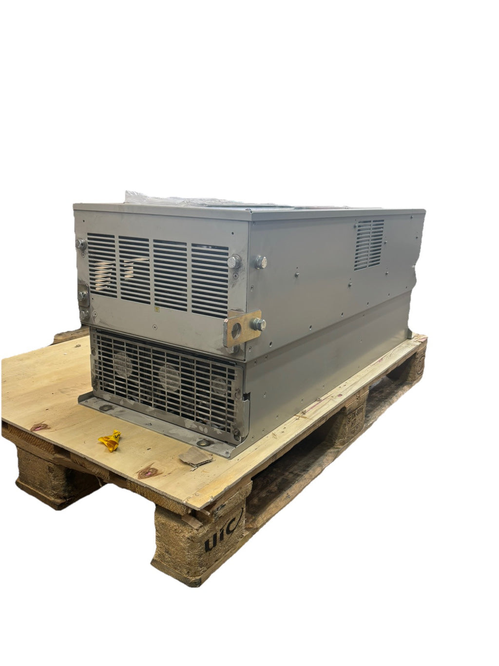 YASKAWA U1000 CIMR-UC4E0180AAA 400V 3PHASE 180A REV:A 90KW Inverter