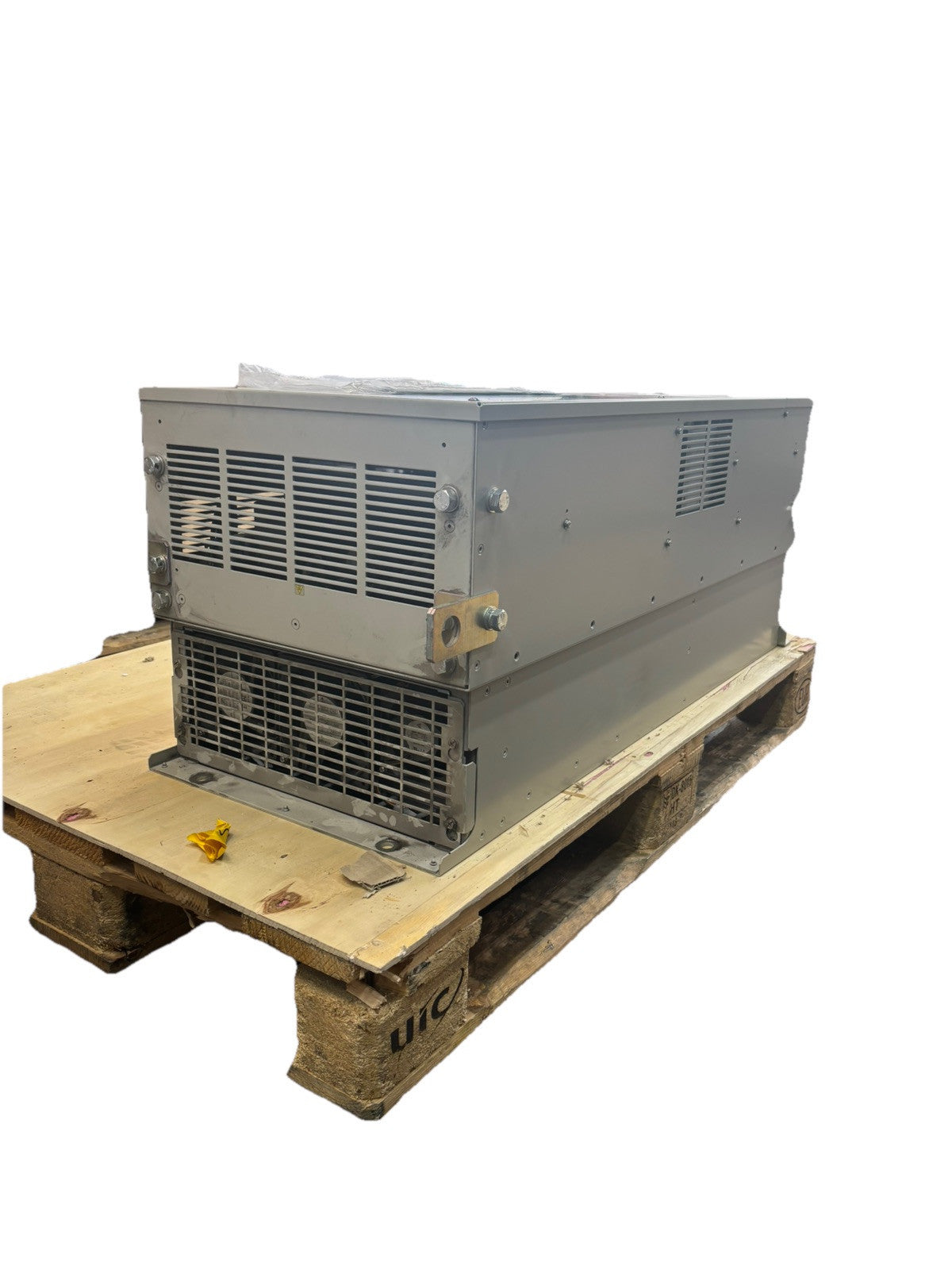 YASKAWA U1000 CIMR-UC4E0180AAA 400V 3PHASE 180A REV:A 90KW Inverter