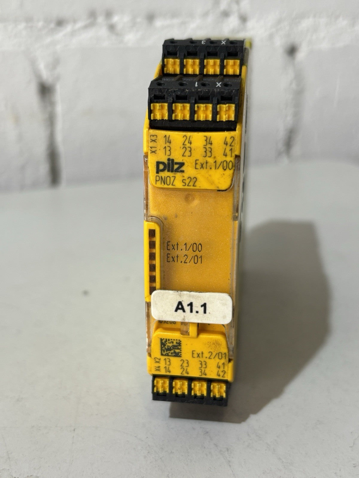 Pilz PNOZ s22 C 24VDC 2x3 n/o 1 n/c 751132