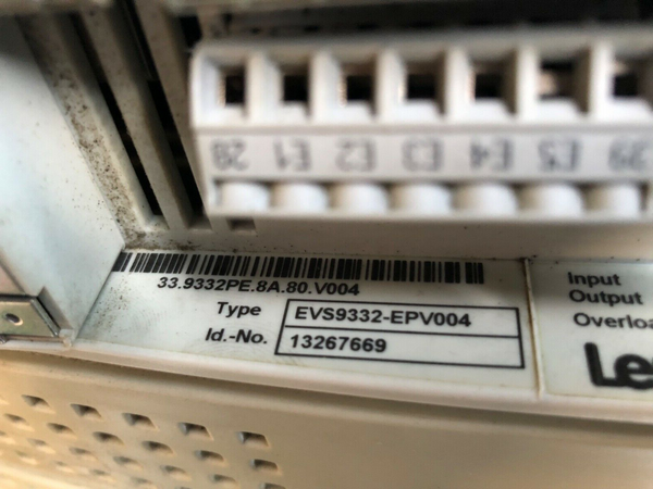 LENZE EVS9332-EPV004 Servo-Registerregler 33.9332PE.8A.80.V004 ID 13267669