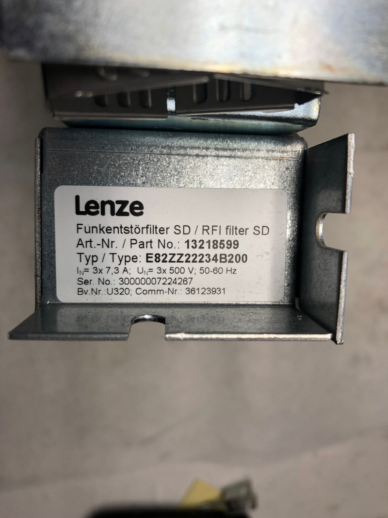 Lenze Inverter 8200 Prod.-No: 45493305 mit Entstörtf. Prod.-No. 13218599