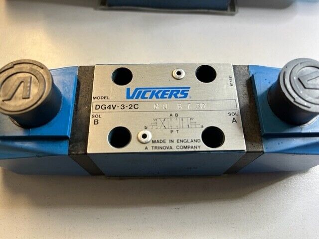 Vickers DG4V-3-2C-MU-B7-30  DG4V32CMUB730 Solenoid Valve 110VAC